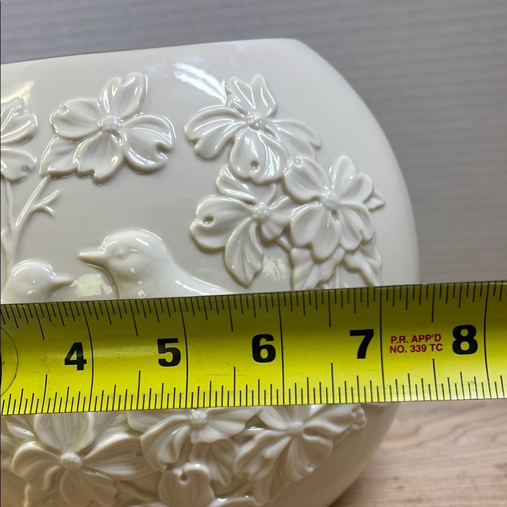 Lenox Elegant Vase - Spring The Dove & Dogwood Tree - Picture 6 of 10